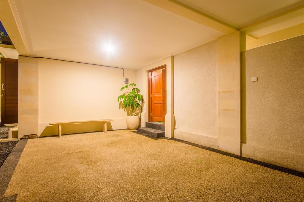 Villa Tepi Sungai Legian Rum bild