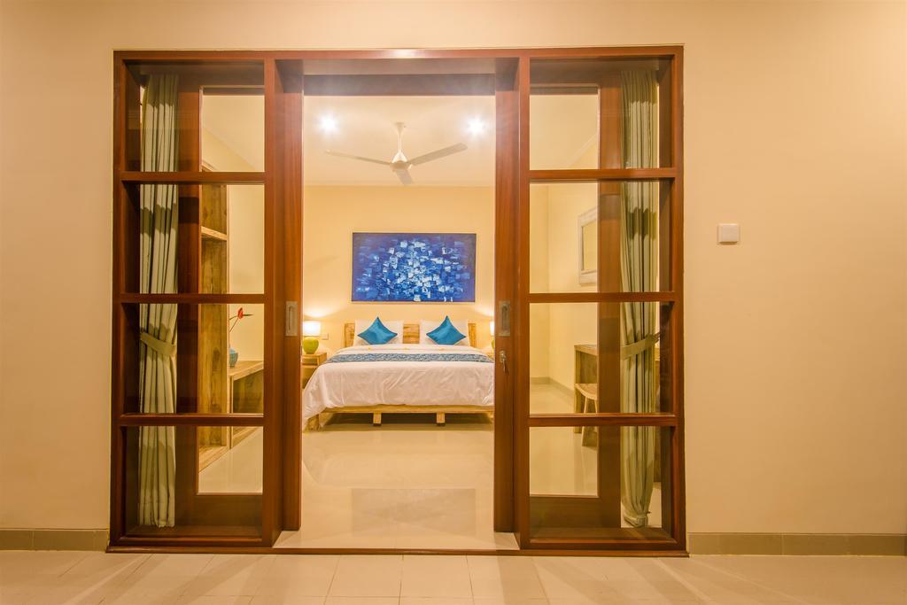 Villa Tepi Sungai Legian Rum bild