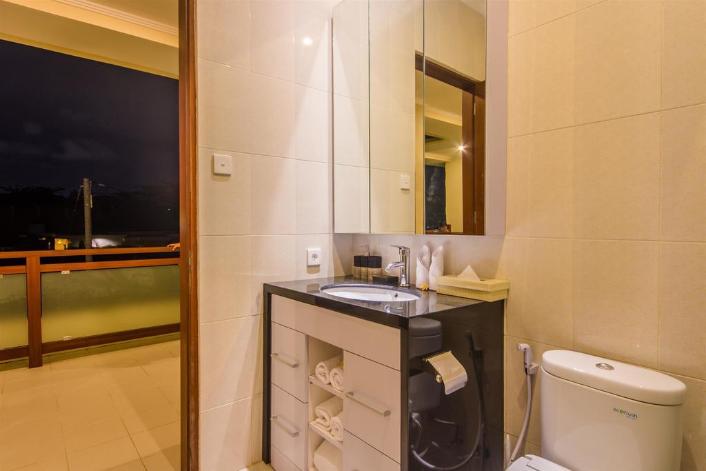 Villa Tepi Sungai Legian Rum bild