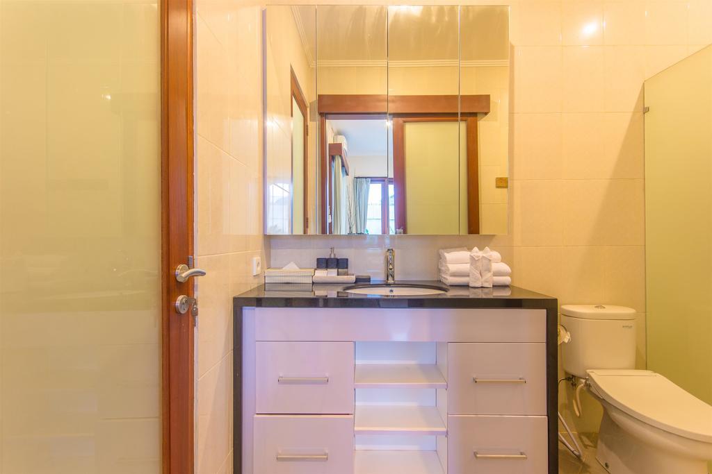 Villa Tepi Sungai Legian Rum bild