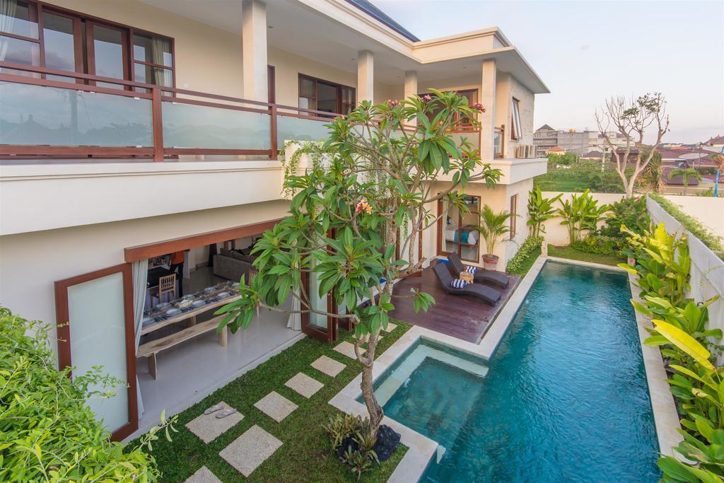 Villa Tepi Sungai Legian Rum bild