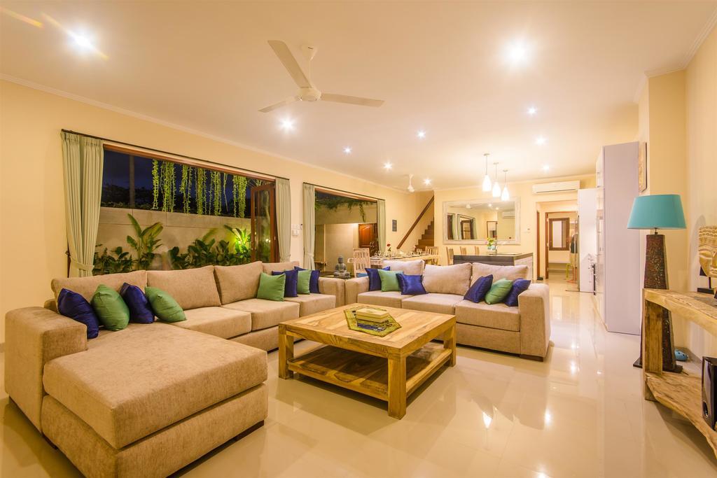 Villa Tepi Sungai Legian Rum bild