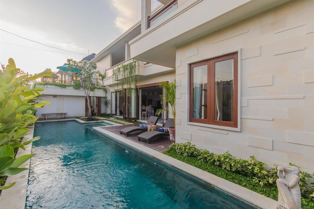 Villa Tepi Sungai Legian Rum bild