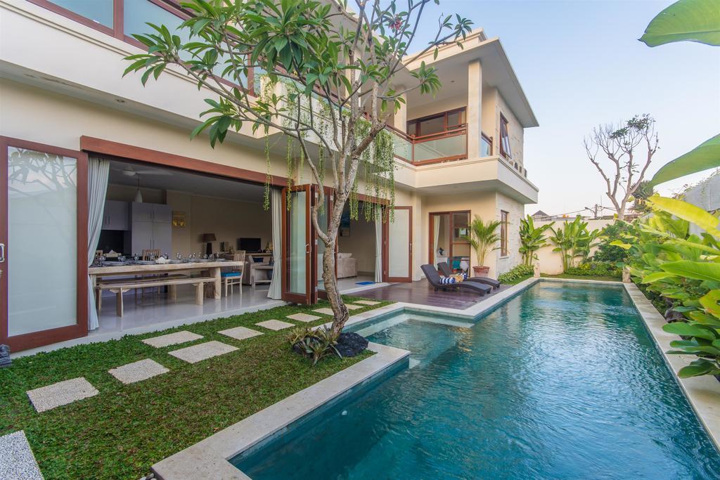 Villa Tepi Sungai Legian Rum bild