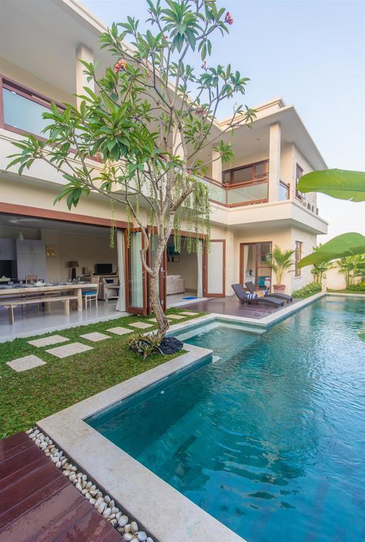 Villa Tepi Sungai Legian Rum bild